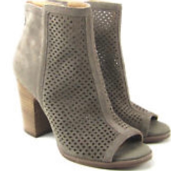 Lucky Brand Shoes - NWT Lucky Brand Lakyn Tan Leather Ankle Booties